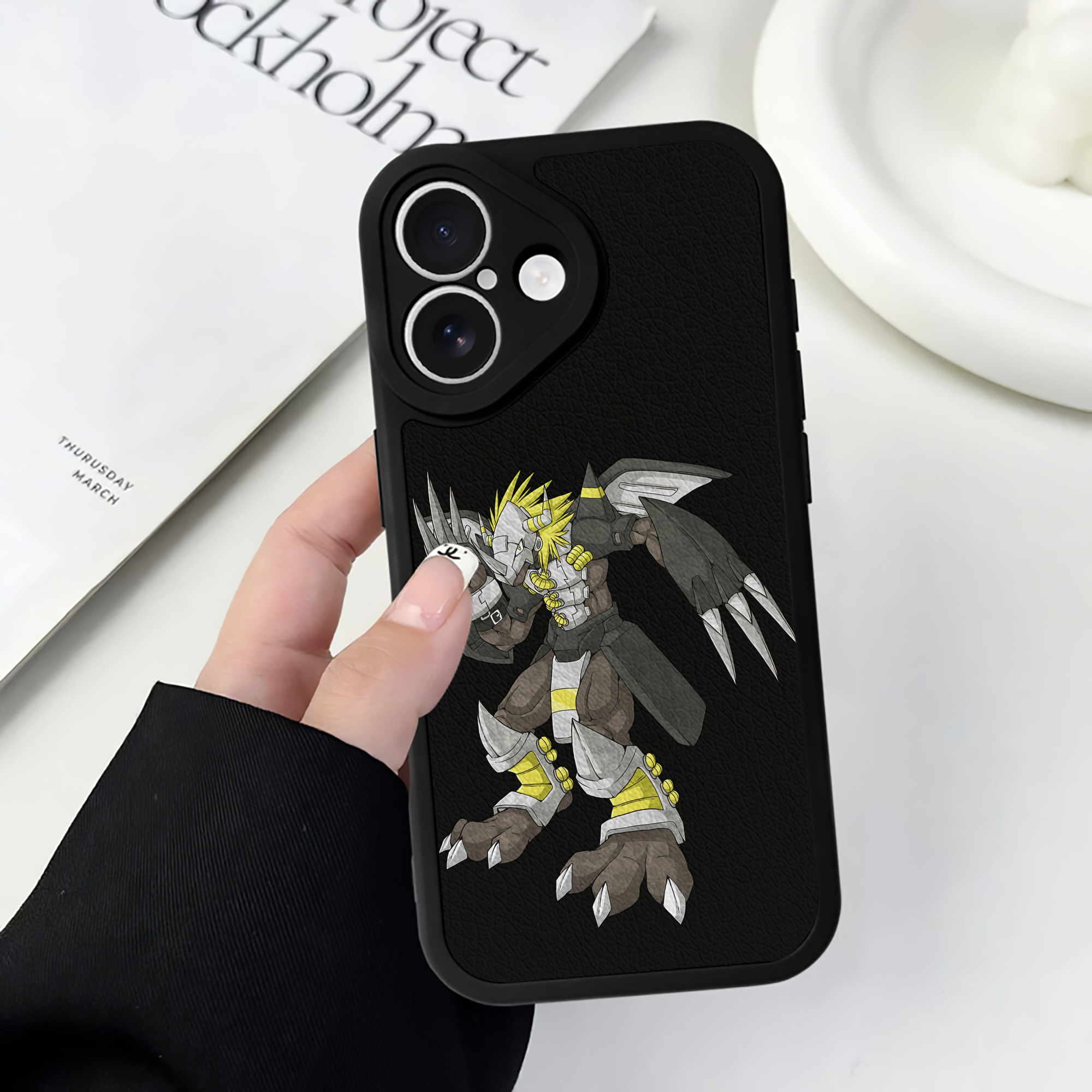 （画像用） Digimon デジタルモンスター/デジモン 【iPhone 16シリーズ対応】シリコンスマホケース（レザー調） 材質：シリコン